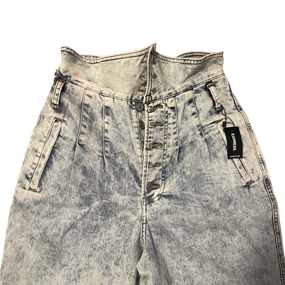 Express Tapered Ankle Super High Rise Jeans Light Wash, Size 6 28" Waist. - Picture 5 of 11